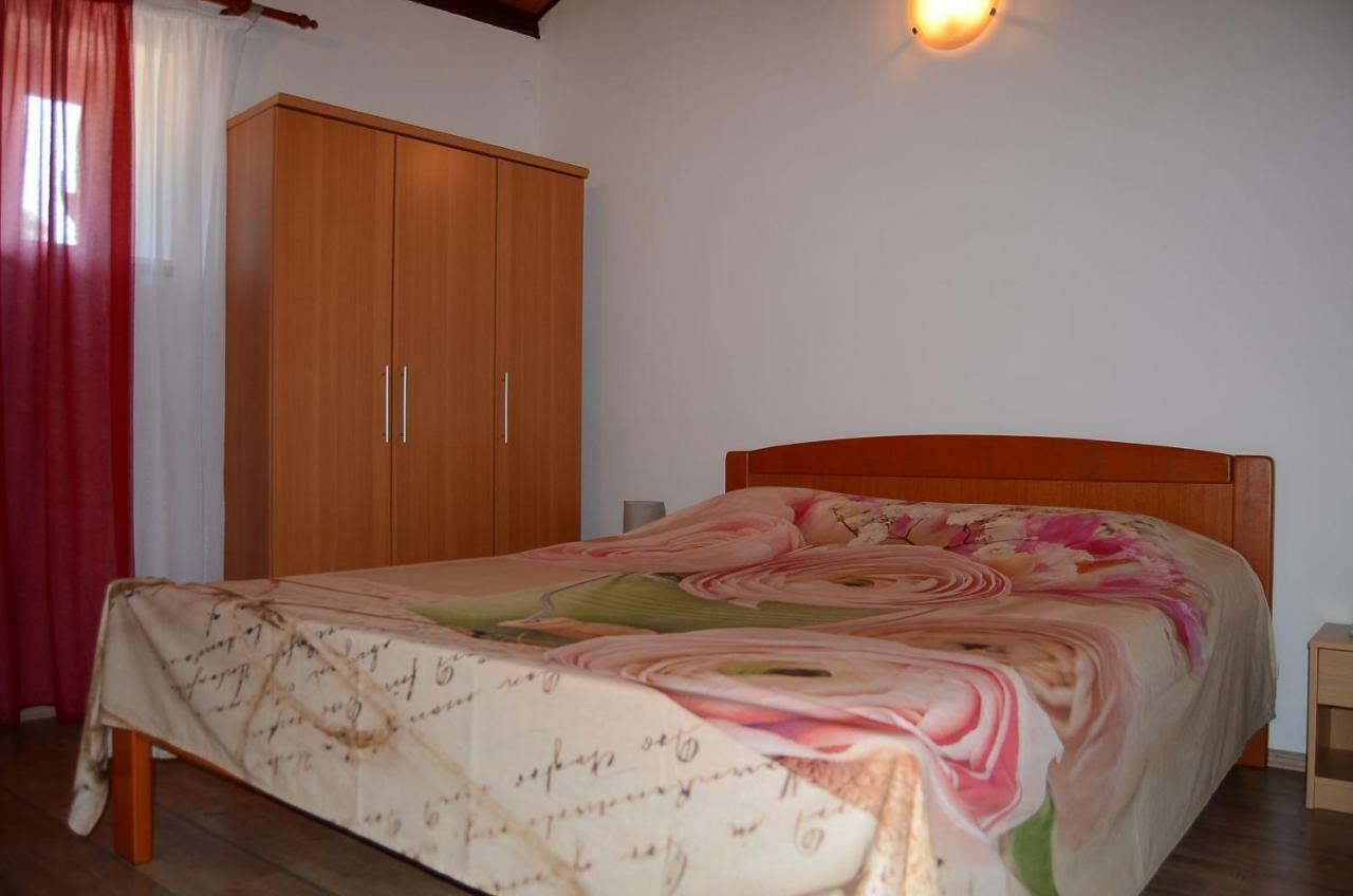 Apartment Duerose Buje Exterior photo