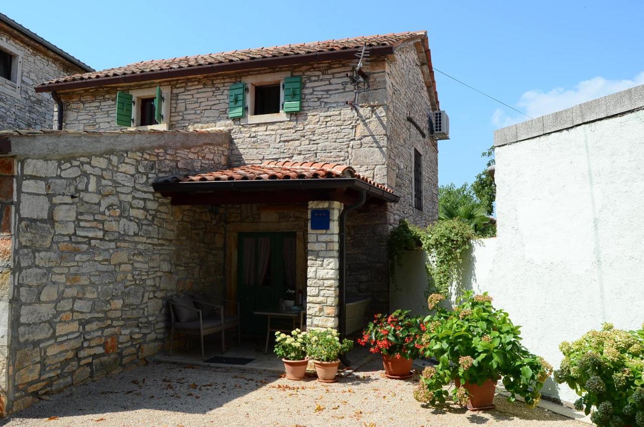 Apartment Duerose Buje Exterior photo